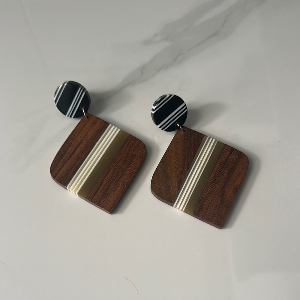 NEW House of Harlow 1960 Black and Brown Earrings